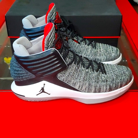 Air Jordan XXXll - Picture 3 of 10